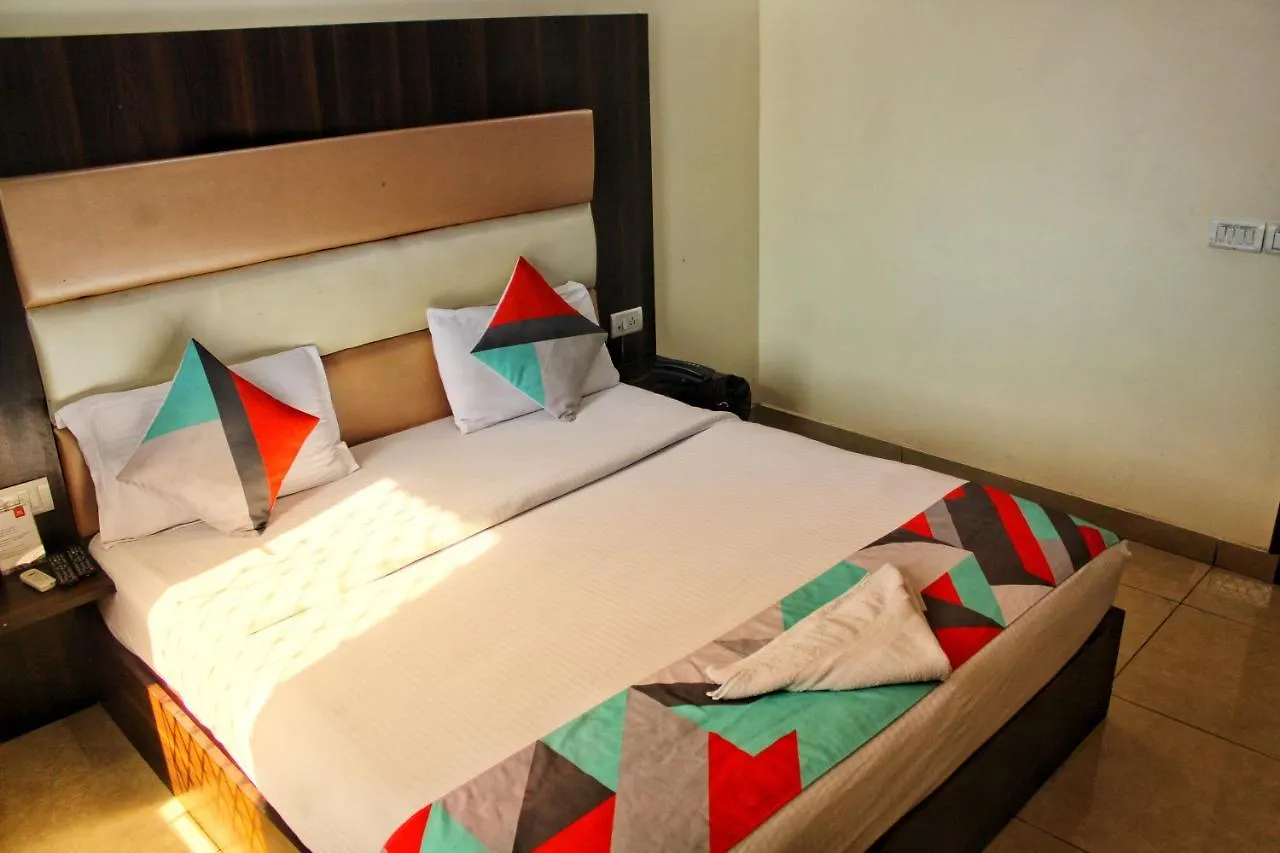 Airport Hotel Classic Park New Delhi 3*,